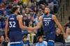 唐斯：戈贝尔今天在防守端做得很好 为我们树立了标准